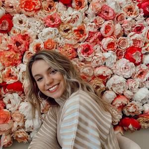 Meet your Posher, Julia